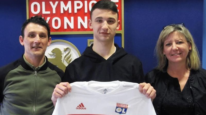  父亲的影子永不消散；勒保罗用进球延续家族足球梦。 体育新闻