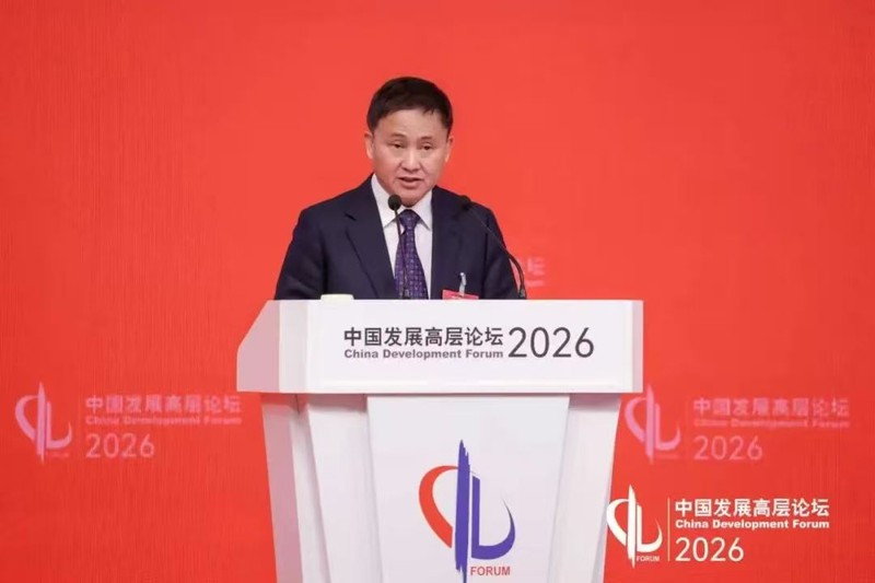  潘功胜强调，中国经济结构转型需依托中长期规划；避免短期反复调整。 股票财经