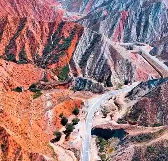  129年地下烈焰的终结：新疆硫磺沟灭火工程的技术突破与战略价值 文化旅游