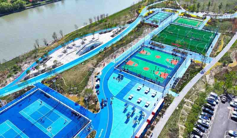 从盐运古道到现代绿廊：运河北岸公园的城市肌理与空间叙事