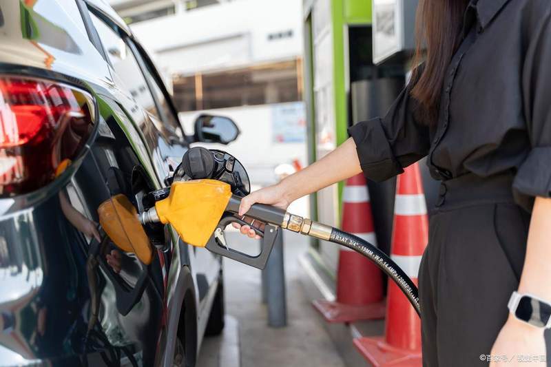  【技术解码】国内油价调整机制深度剖析：4月7日下调背后的定价逻辑与走势预判 股票财经